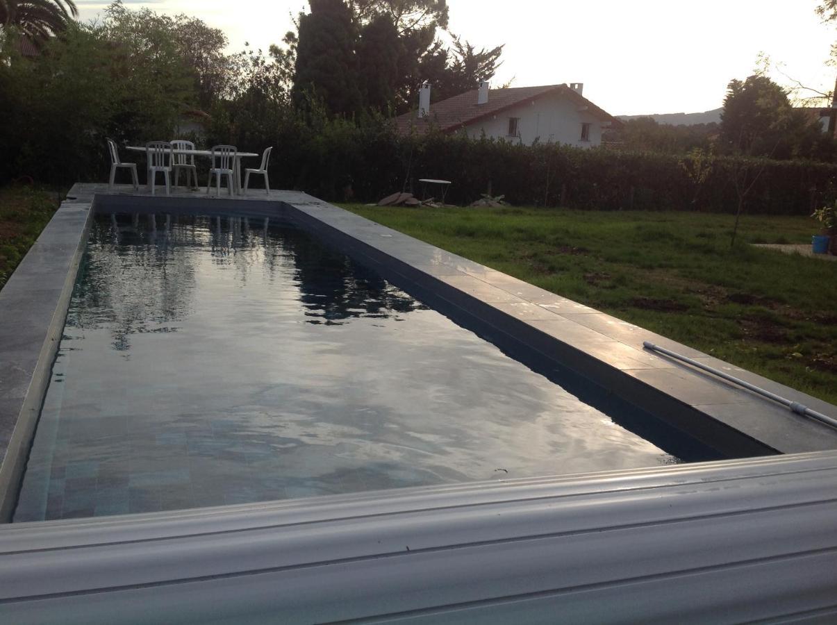 Appartement avec cuisine et grande piscine chauffée Hendaye Esterno foto
