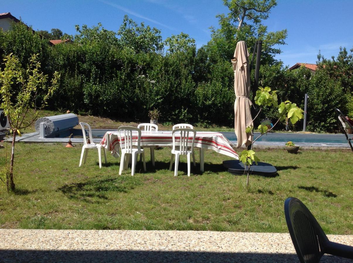 Appartement avec cuisine et grande piscine chauffée Hendaye Esterno foto