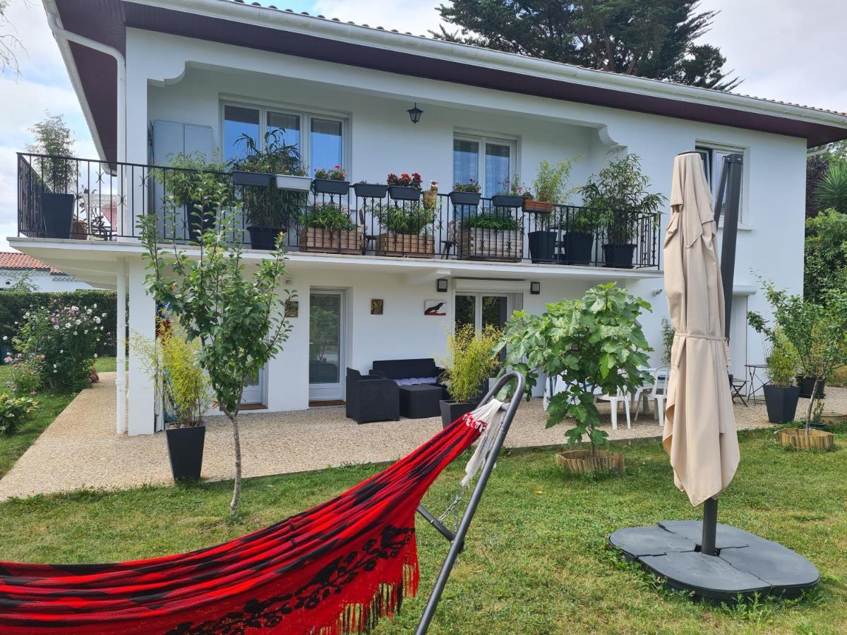 Appartement avec cuisine et grande piscine chauffée Hendaye Esterno foto