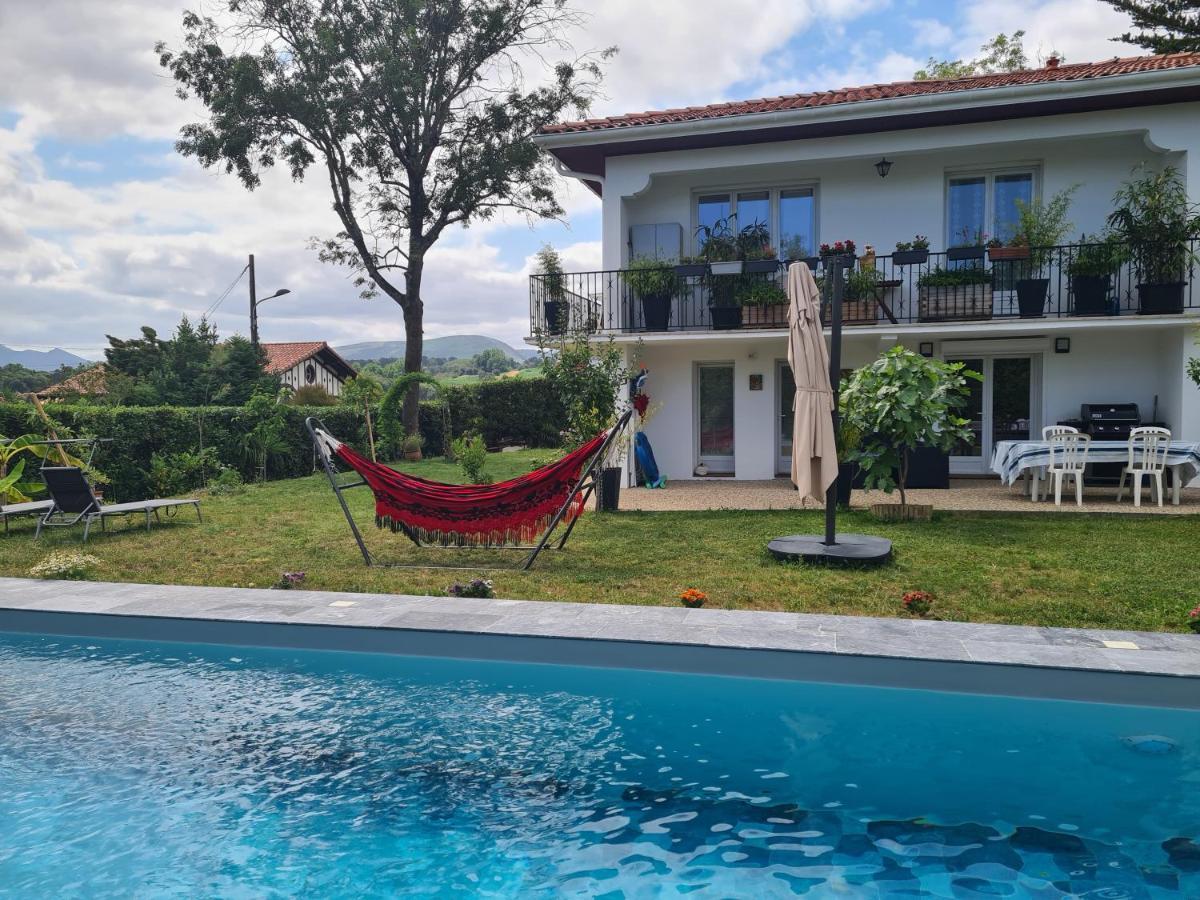 Appartement avec cuisine et grande piscine chauffée Hendaye Esterno foto