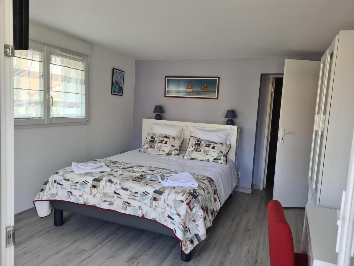 Appartement avec cuisine et grande piscine chauffée Hendaye Esterno foto