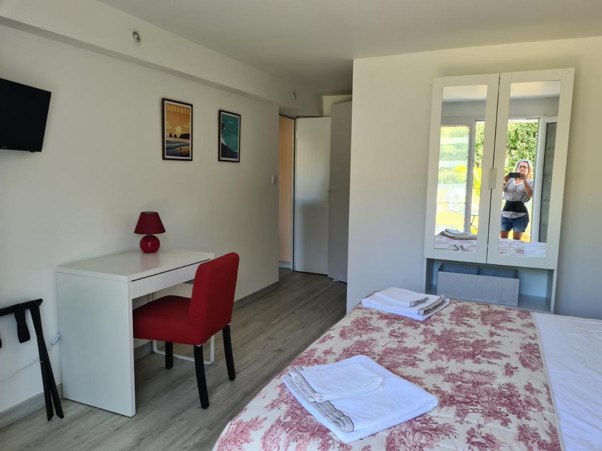 Appartement avec cuisine et grande piscine chauffée Hendaye Esterno foto